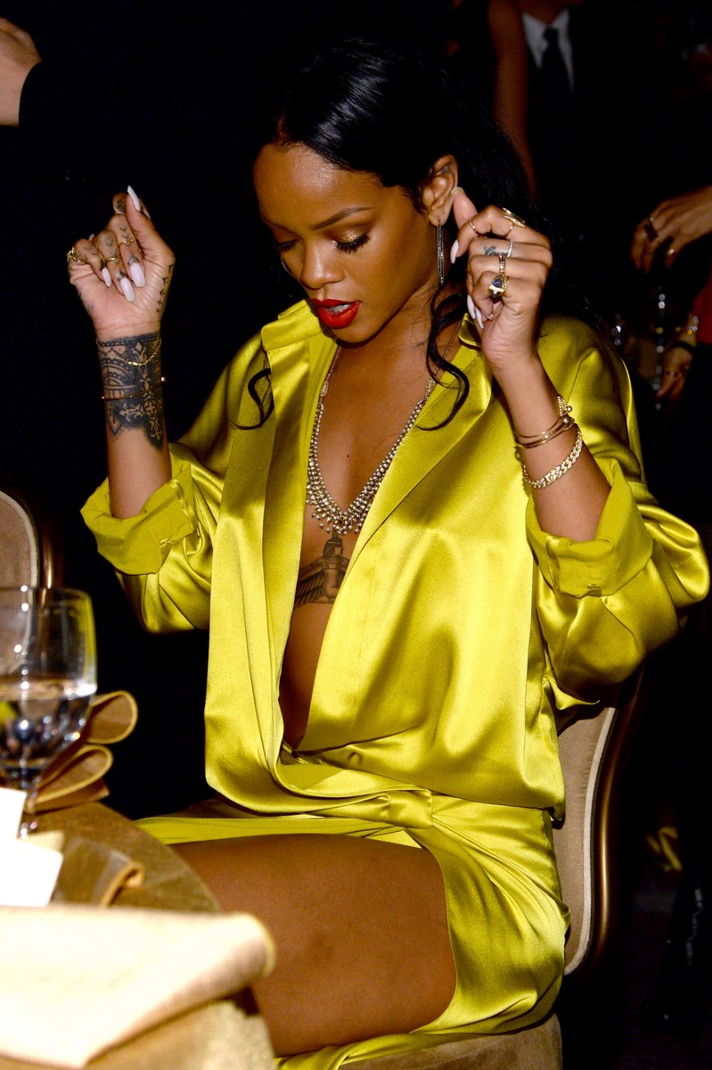 Rihanna_56th_Annual_Grammy_Awards_Pre_Grammy_Gala_in_Beverly_Hills_January_25_2014_01_______________________.jpg